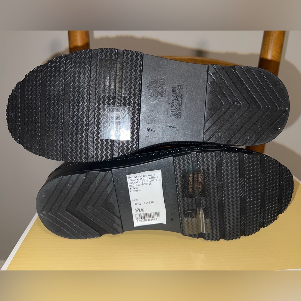 NIB Michael Kors Mac Rain Booties Size 7 Black & Optic White - Picture 6 of 9